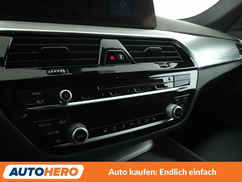 BMW 5 Series 520d xDrive M Sport Aut.*NAVI*LED*HUD*TEMPO* 03/2018-photo-21