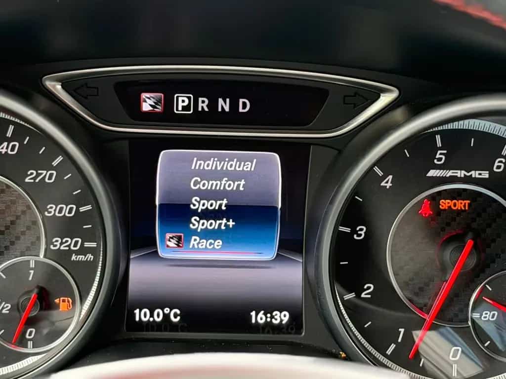 Mercedes-Benz CLA Shooting Brake 45 AMG 4Matic PANO ALCANTARA 12/2017-photo-22