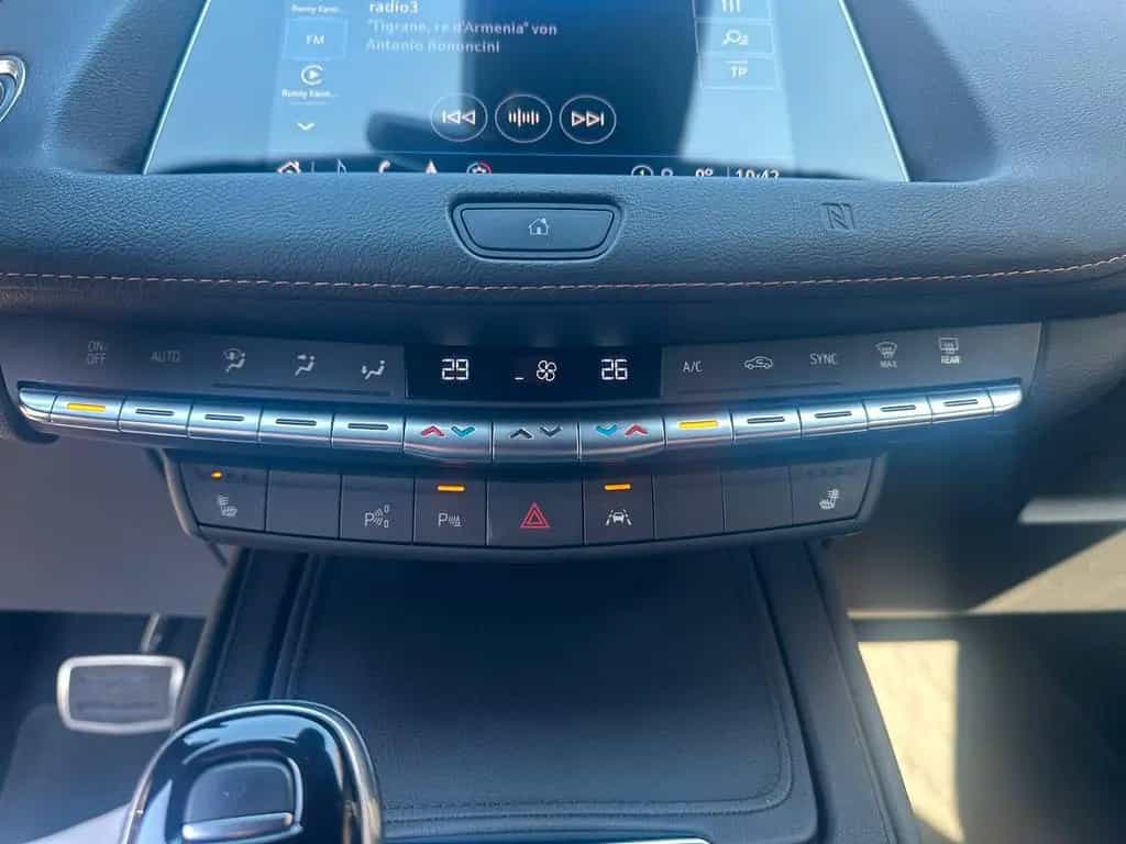 Cadillac XT4 Luxury 4WD*BOSE*HUD*4xSITZHZG+ 11/2021-photo-19