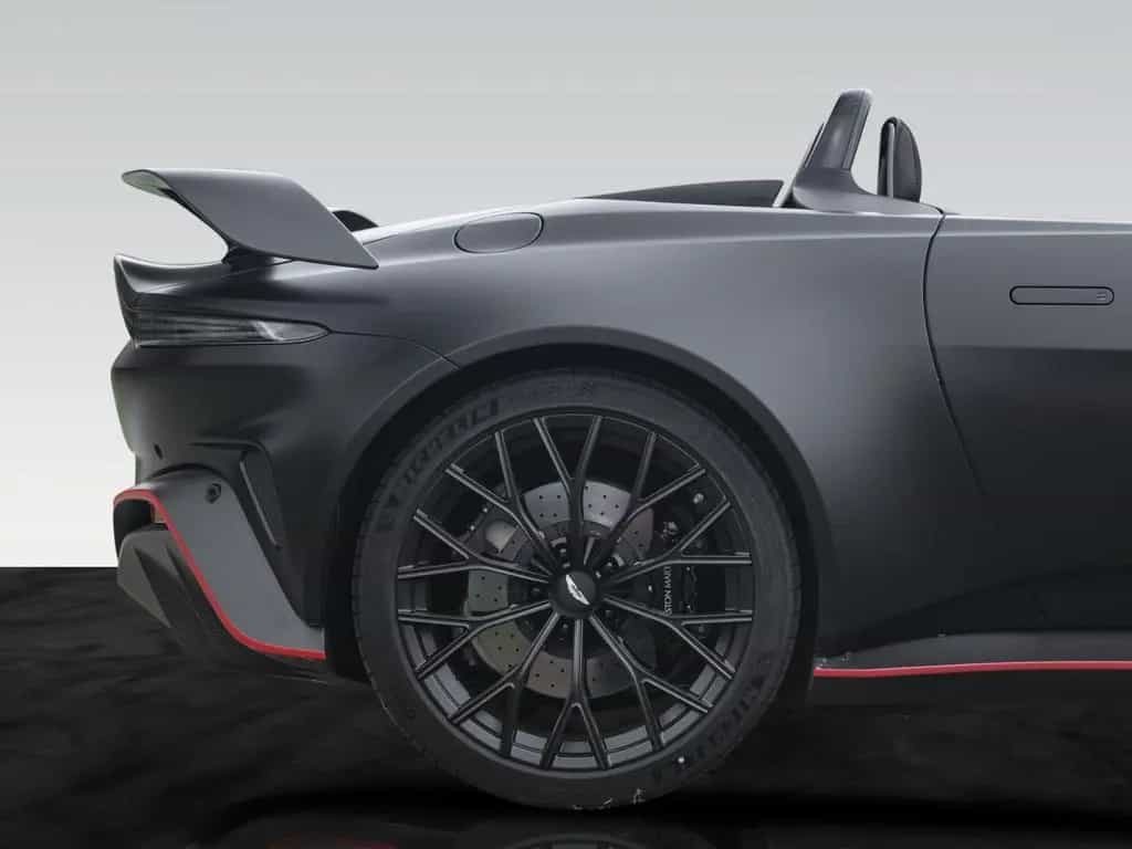 Aston Martin V12 Vantage Roadster | Carbon Exterior | Satin 03/2023-photo-8