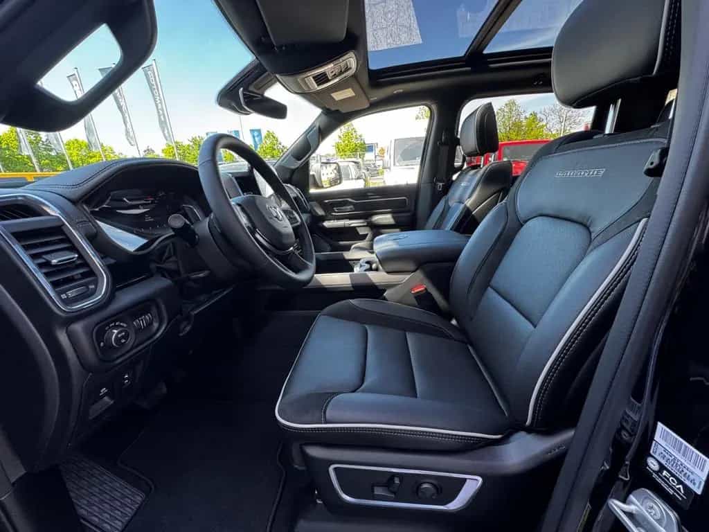 Dodge RAM 1500 Laramie Night Top Ausstattung 3 Jahre G null-photo-18