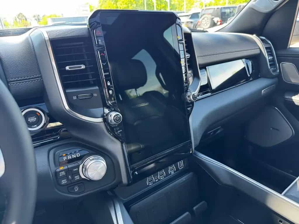 Dodge RAM 1500 Laramie Night Top Ausstattung 3 Jahre G null-photo-24