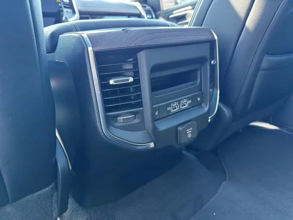 Dodge RAM 1500 Laramie Night Top Ausstattung 3 Jahre G null-photo-29