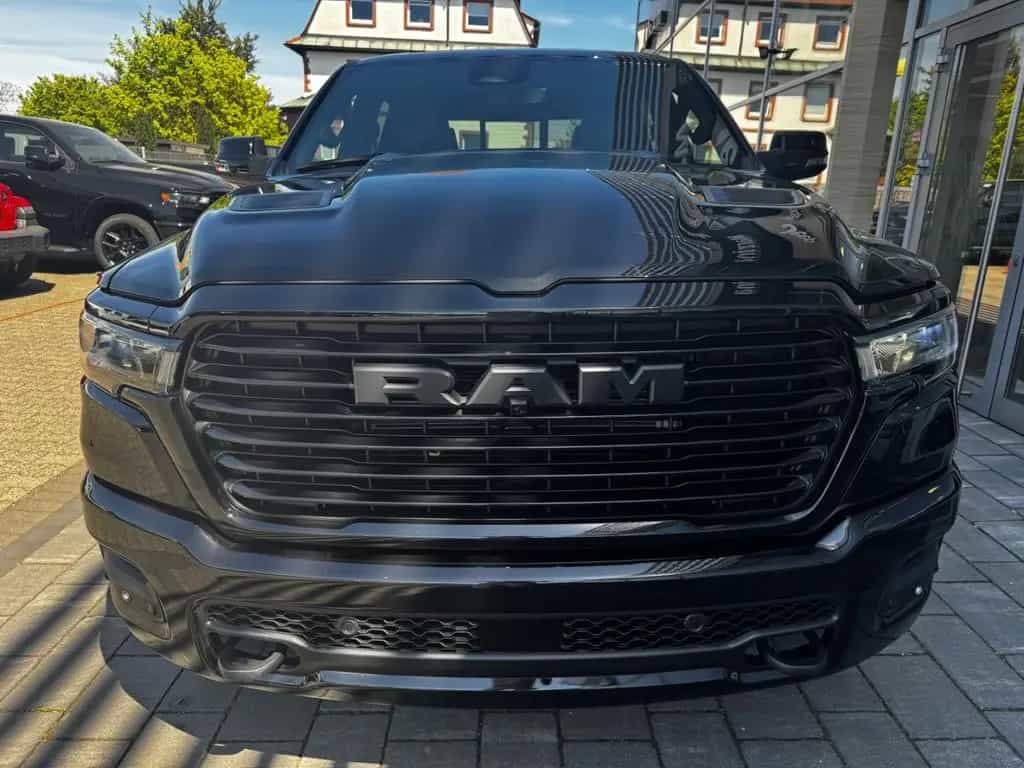 Dodge RAM 1500 Laramie Night Top Ausstattung 3 Jahre G null-photo-2