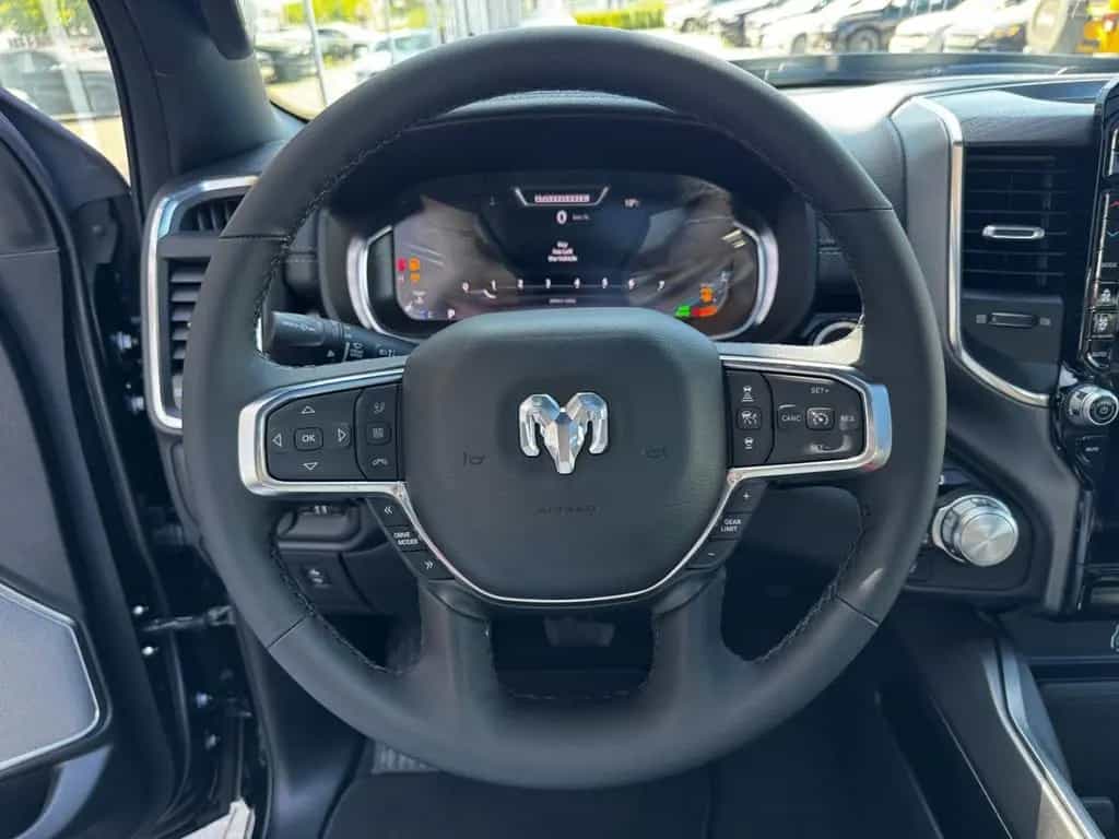 Dodge RAM 1500 Laramie Night Top Ausstattung 3 Jahre G null-photo-24