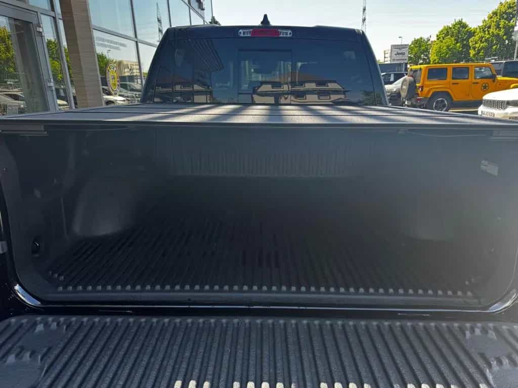 Dodge RAM 1500 Laramie Night Top Ausstattung 3 Jahre G null-photo-6