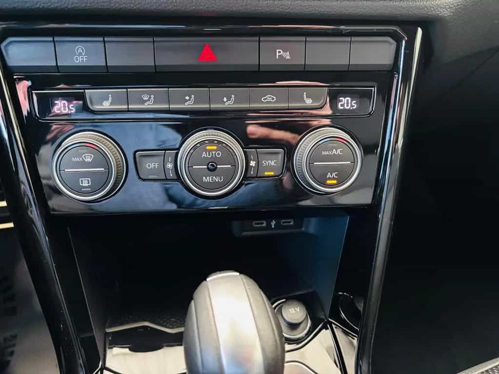 Volkswagen T-Roc Sport 4Motion I Panorama I LED I Automatik 05/2021-photo-29