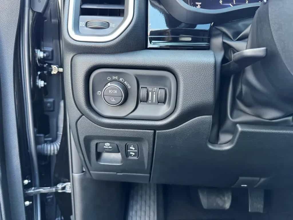 Dodge RAM 1500 Laramie Night Top Ausstattung 3 Jahre G null-photo-23