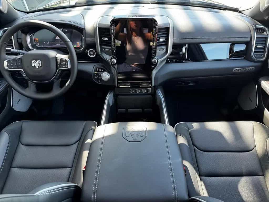 Dodge RAM 1500 Laramie Night Top Ausstattung 3 Jahre G null-photo-34