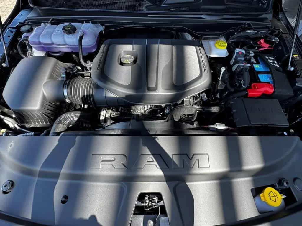 Dodge RAM 1500 Laramie Night Top Ausstattung 3 Jahre G null-photo-39