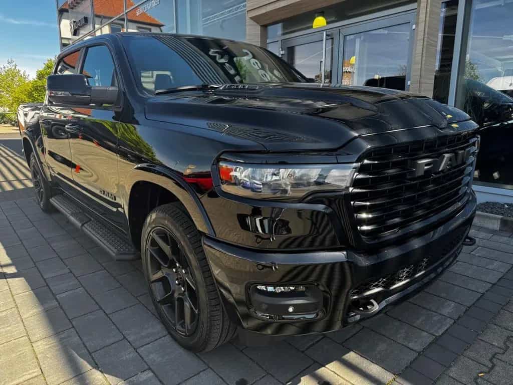 Dodge RAM 1500 Laramie Night Top Ausstattung 3 Jahre G null-photo-1