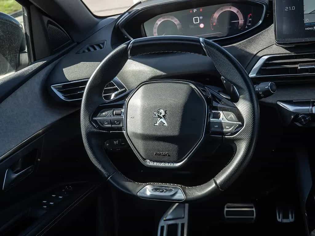 Peugeot 3008 1.5 GT EL. HECKKL. NAVI AHK ACC PANO LED 01/2024-photo-6