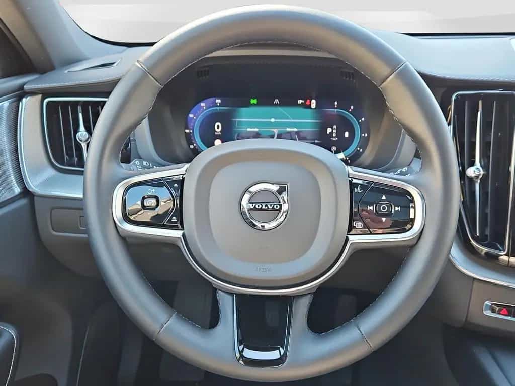 Volvo XC60 B4 AWD Ultimate Dark AHK+PANORAMA+B&W 02/2023-photo-10