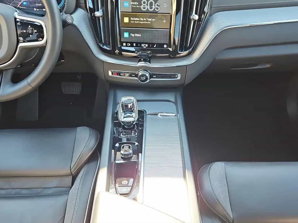 Volvo XC60 B4 AWD Ultimate Dark AHK+PANORAMA+B&W 02/2023-photo-12