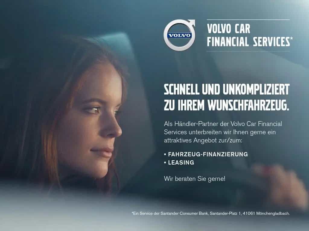 Volvo XC60 B4 AWD Ultimate Dark AHK+PANORAMA+B&W 02/2023-photo-18