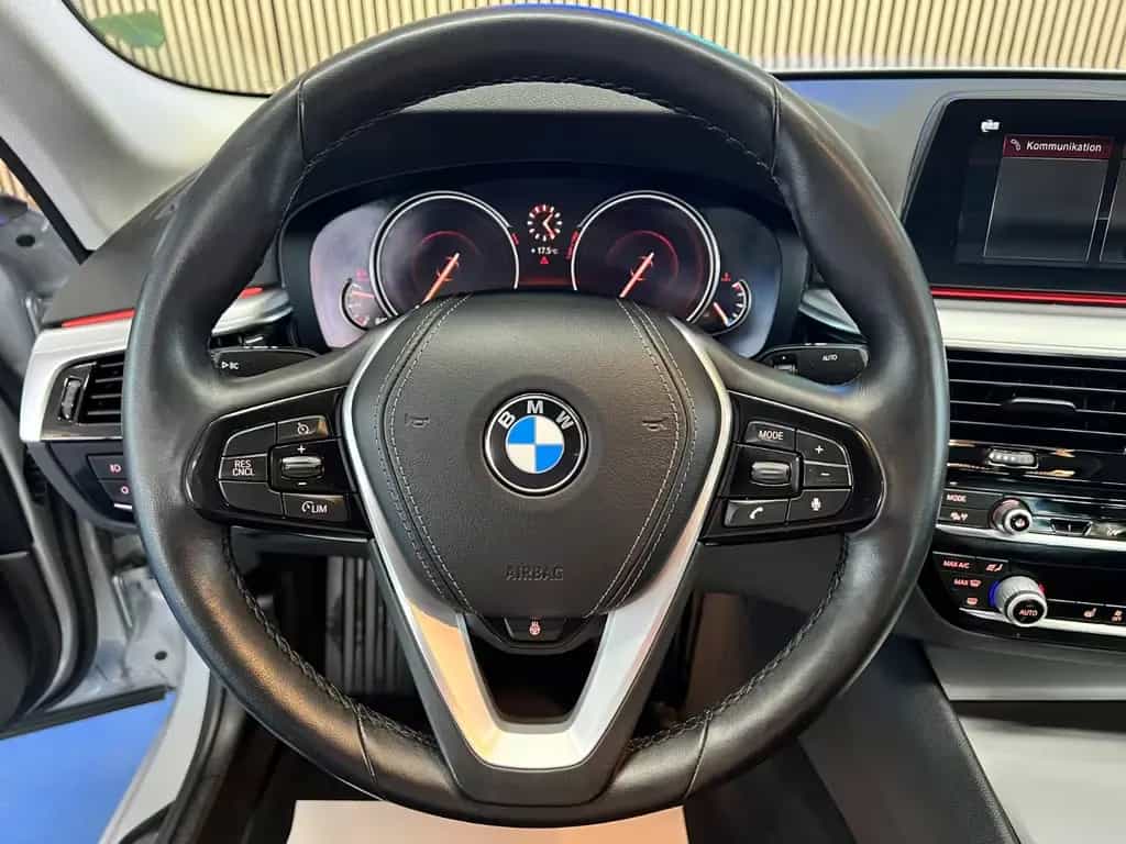BMW 5 Series 520 d Limousine   (AMAN®) 05/2018-photo-9