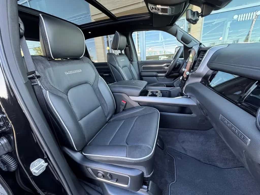 Dodge RAM 1500 Laramie Night 3 Jahre Garantie ab 0,99% null-photo-18