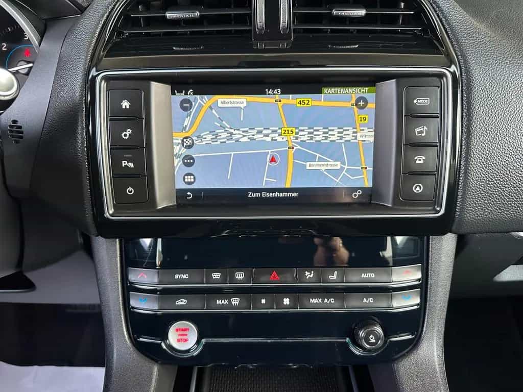 Jaguar F-Pace 2.0d Prestige AWD*Rentnerfzg*19Tkm*S-Heft 08/2017-photo-15