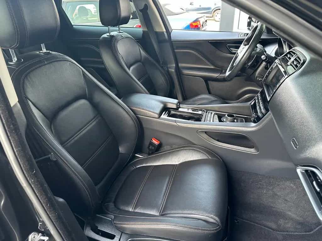 Jaguar F-Pace 2.0d Prestige AWD*Rentnerfzg*19Tkm*S-Heft 08/2017-photo-9