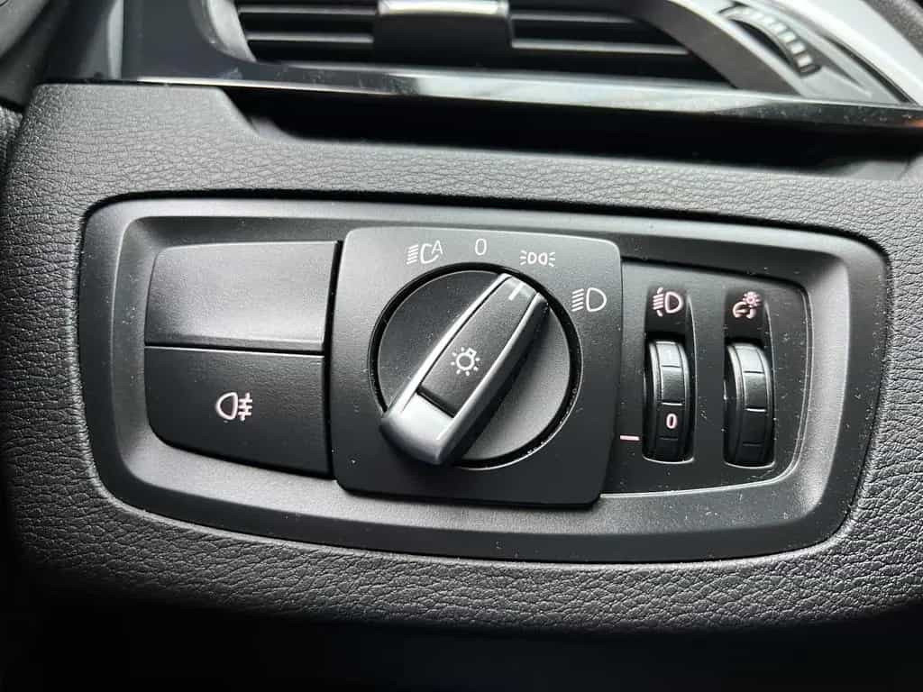 BMW X1 sDrive 18i Navi RFK LED SHZ VOLLFOLIERUNG 10/2020-photo-23