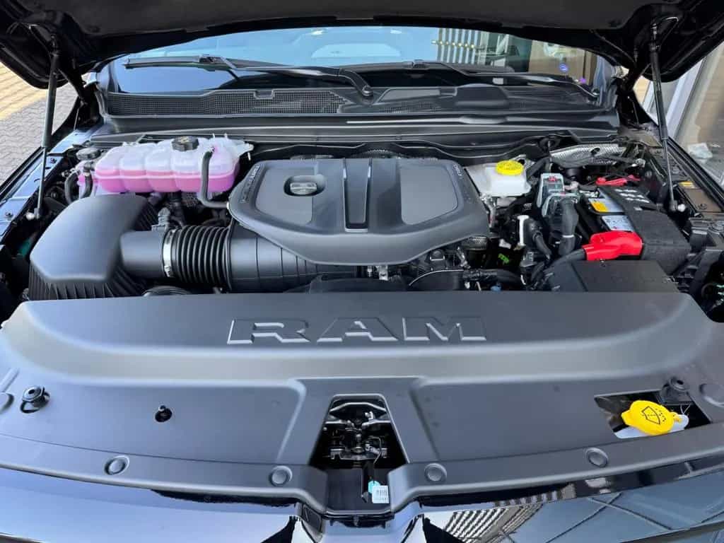 Dodge RAM 1500 Laramie Night 3 Jahre Garantie ab 0,99% null-photo-34