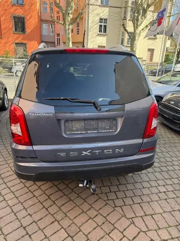 Ssangyong Rexton 4WD 7-Sitzer Leder 05/2017-photo-3