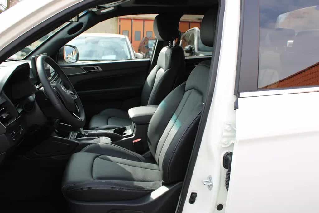 KGM Musso Black 6AT 4WD null-photo-17