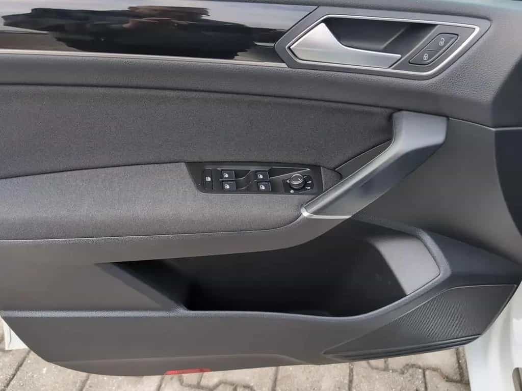Volkswagen Touran 1.4 TSI DSG Highline Pano LED AHK Massage 09/2017-photo-12