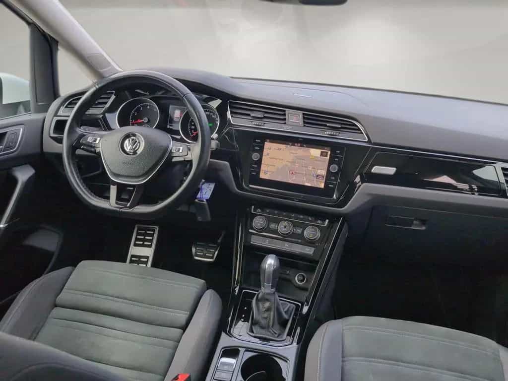 Volkswagen Touran 1.4 TSI DSG Highline Pano LED AHK Massage 09/2017-photo-17