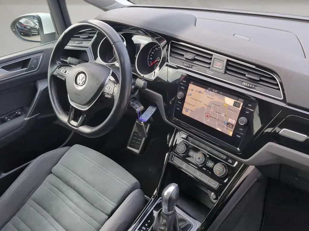 Volkswagen Touran 1.4 TSI DSG Highline Pano LED AHK Massage 09/2017-photo-19
