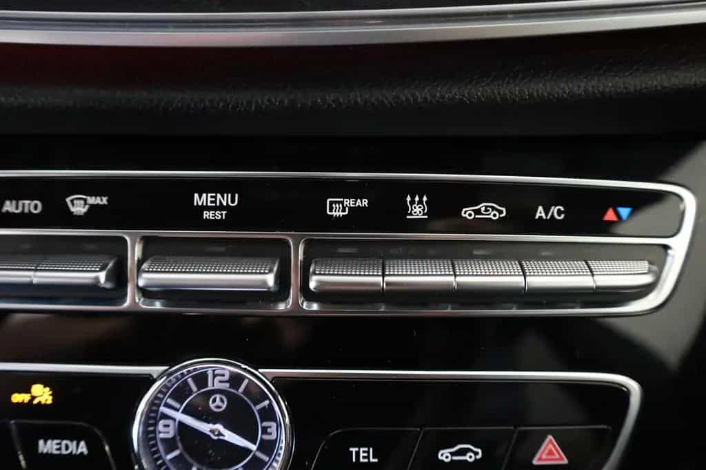 Mercedes-Benz E-Class 400d Lim.4M AMG-Line,LED,MBUX,Pano,Air,ACC,360 09/2018-photo-29
