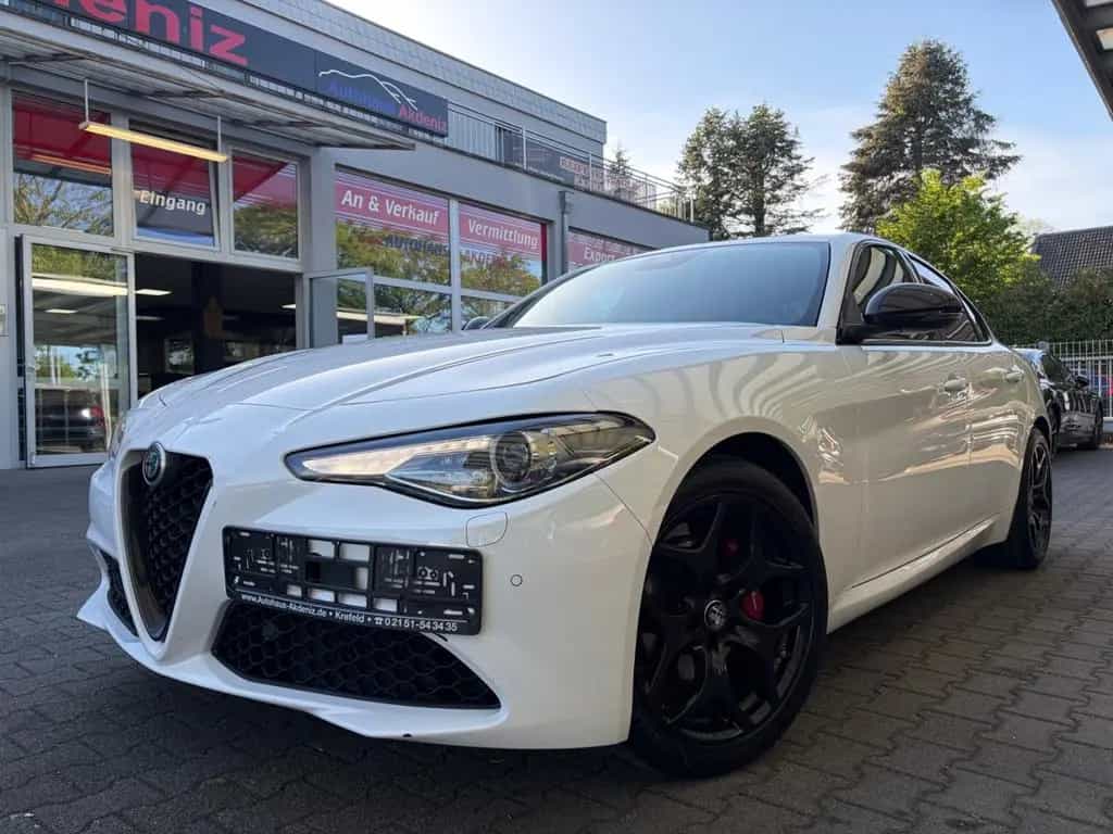 Alfa Romeo Giulia B-Tech|LEDER|NAVI|BI-XENON|RKAM|ACC| 04/2019-photo-2