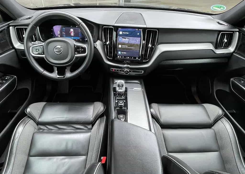 Volvo XC60 B4 D*PLUS DARK*AHK|ST.HZG|PANO|360|ACC|H&K| 08/2022-photo-4