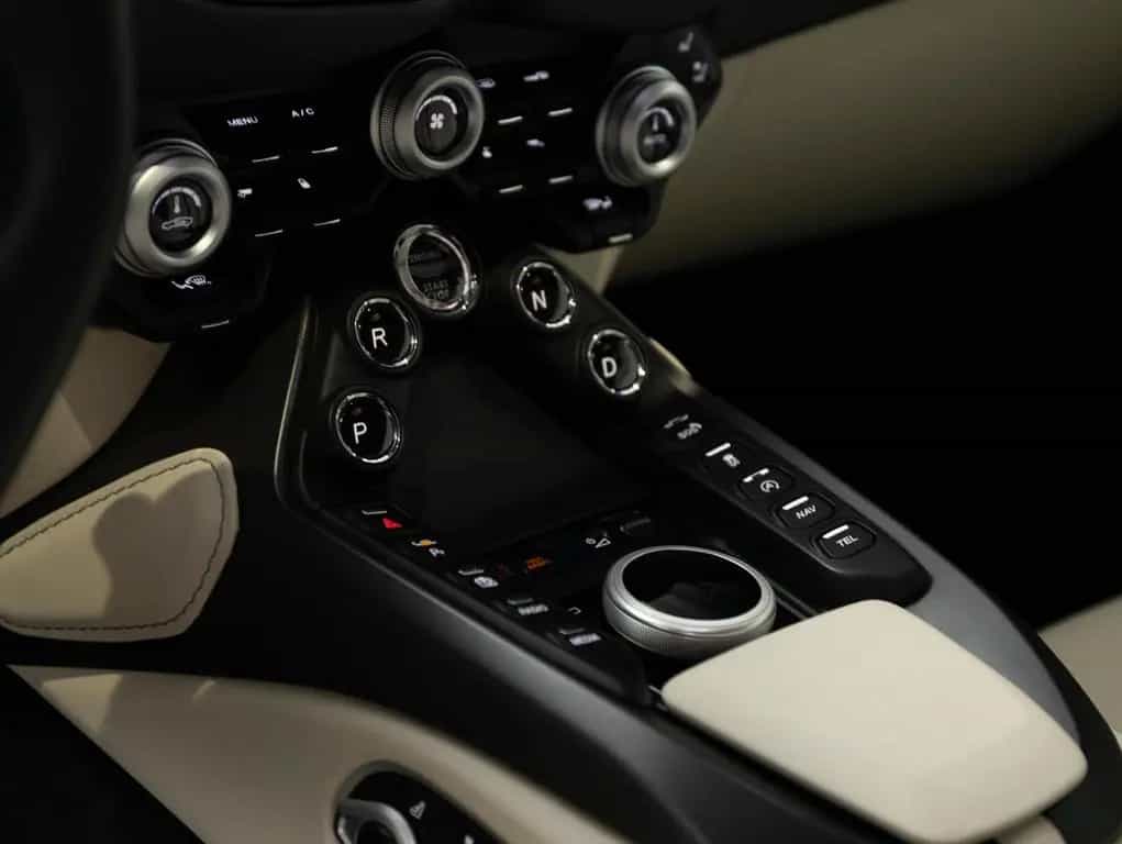 Aston Martin V8 Vantage 4.0 V8 05/2022-photo-11