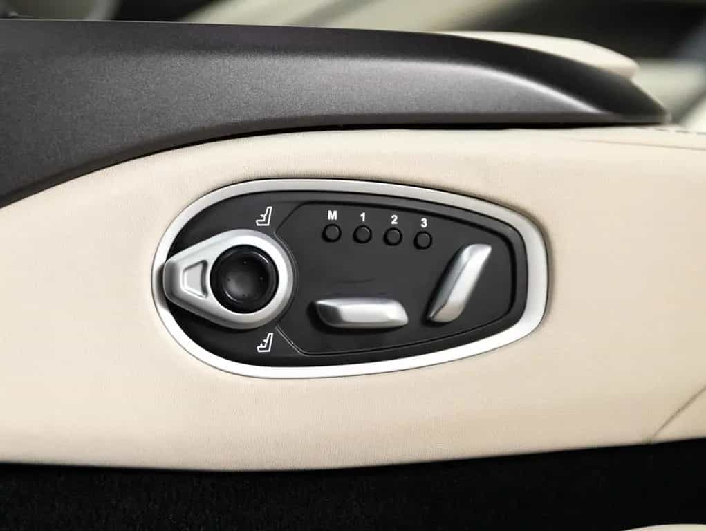 Aston Martin V8 Vantage 4.0 V8 05/2022-photo-12