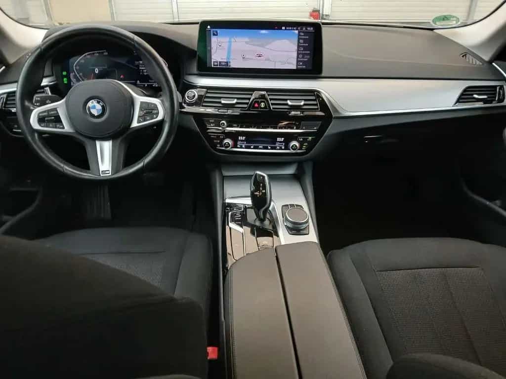 BMW 5 Series 520 d Touring Business RFK Navi DAB Sitzh. 1.Hd. 01/2022-photo-8