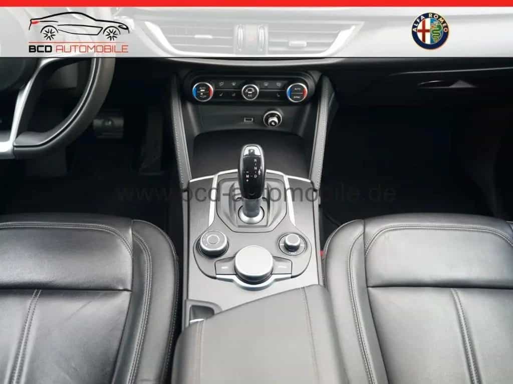 Alfa Romeo Stelvio Super Q4*VELOCE*AHK*NAVI*VOLL-LEDER*APPL 07/2020-photo-19