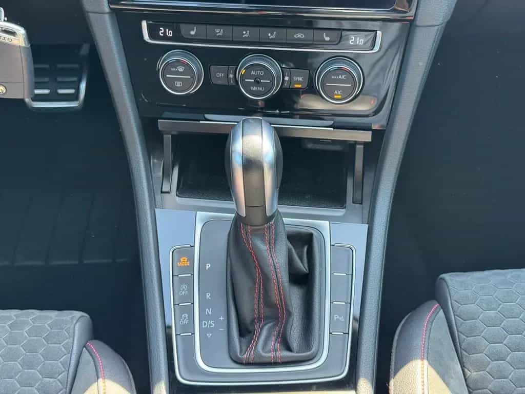 Volkswagen Golf VII GTI Performance+PANO+DCC+KAMERA+DYNAUDI 12/2019-photo-28