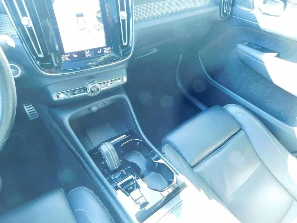 Volvo XC40 B5 AWD R-Design 06/2021-photo-17