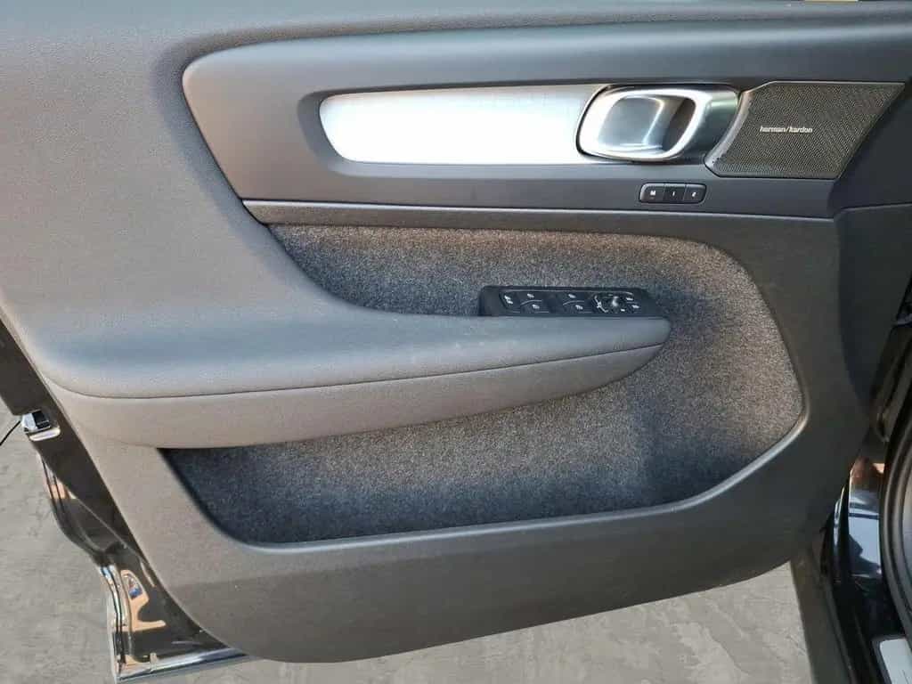 Volvo XC40 Black Edition Plus, B3 360°Kamera Harman/Ka 04/2025-photo-10