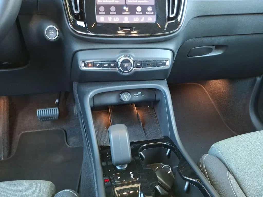 Volvo XC40 Black Edition Plus, B3 360°Kamera Harman/Ka 04/2025-photo-15