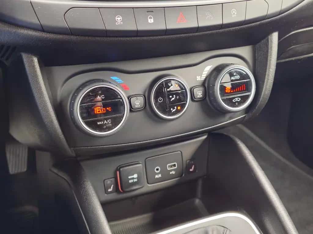 Fiat Tipo Lounge Kamera SHZ NAVI 2.Hand DAB PDC 02/2017-photo-21