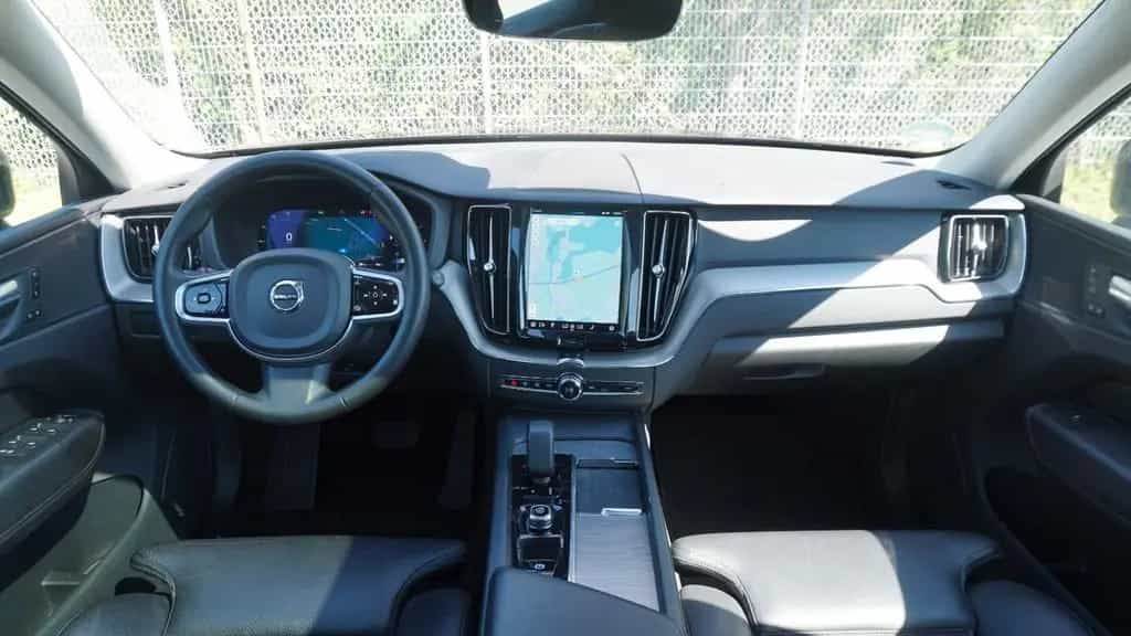 Volvo XC60 B4 Plus Bright PilotAs/Pano/AHK/Cam/TWA/Key 11/2022-photo-9