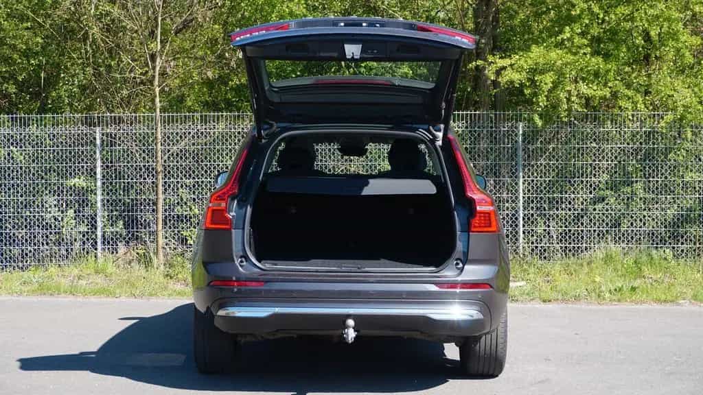 Volvo XC60 B4 Plus Bright PilotAs/Pano/AHK/Cam/TWA/Key 11/2022-photo-3