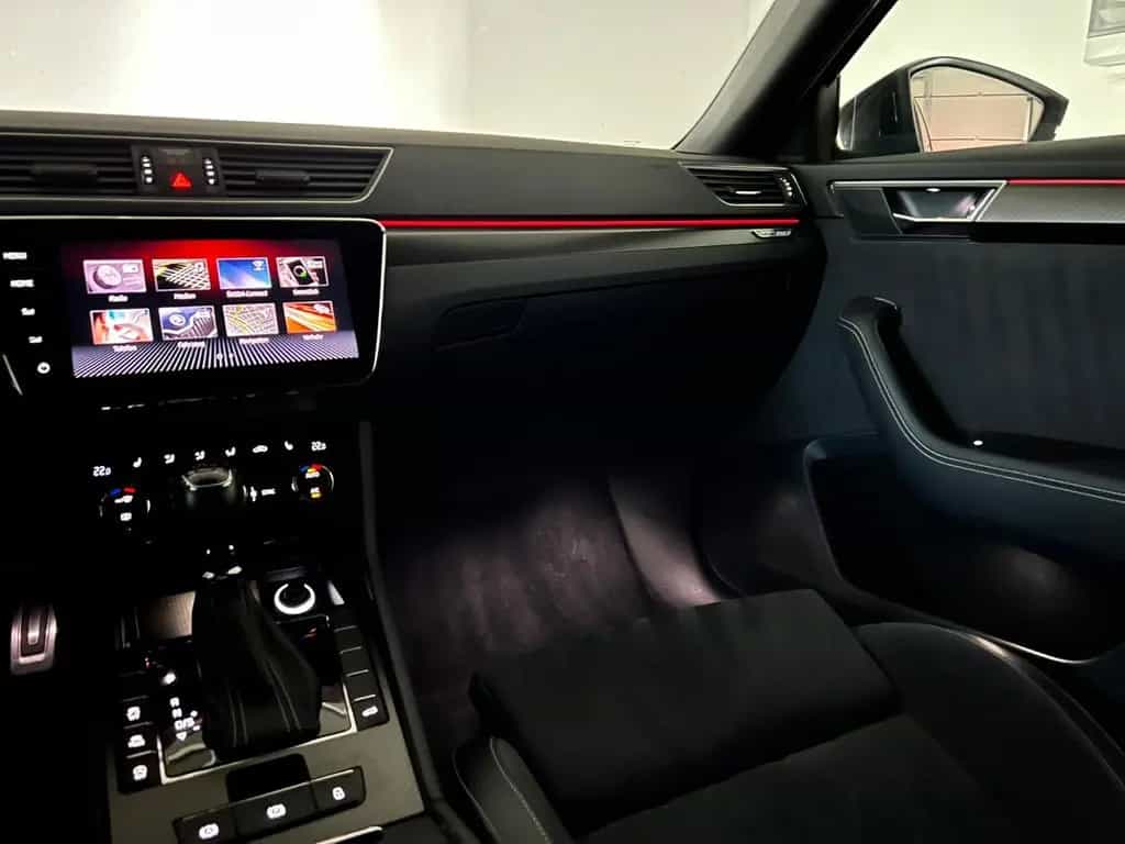 Skoda Superb Combi SPORTLINE/LED/STHZ/AHK/ACC/VRTL 07/2019-photo-18
