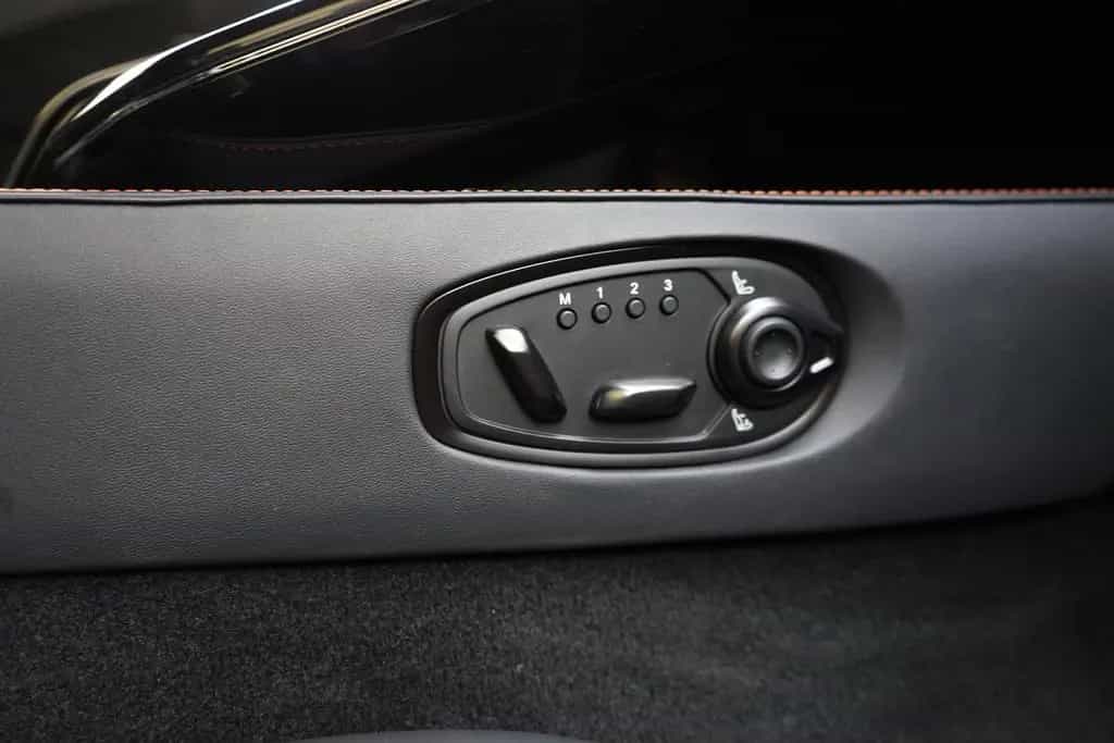 Aston Martin V8 Vantage*Carbon Paket*B&W*360*ACC*Sport Seat* 06/2025-photo-9