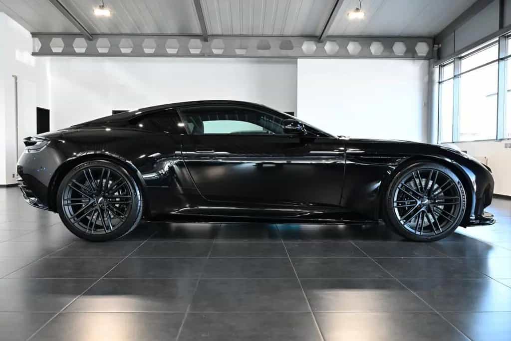 Aston Martin DB12 Coupe/Onyx Black/Sport Monotone/Dark Chrome 04/2026-photo-10