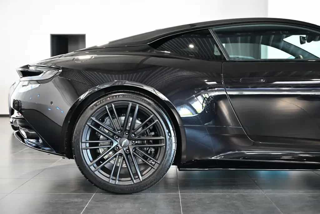 Aston Martin DB12 Coupe/Onyx Black/Sport Monotone/Dark Chrome 04/2026-photo-11
