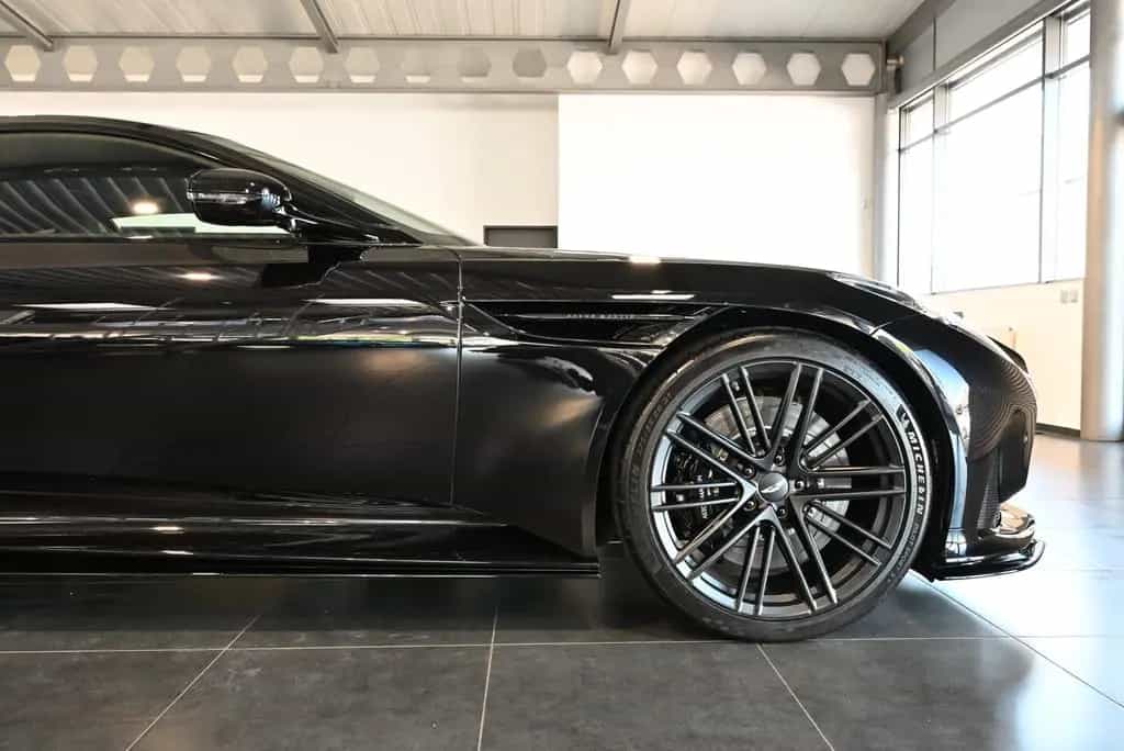 Aston Martin DB12 Coupe/Onyx Black/Sport Monotone/Dark Chrome 04/2026-photo-12