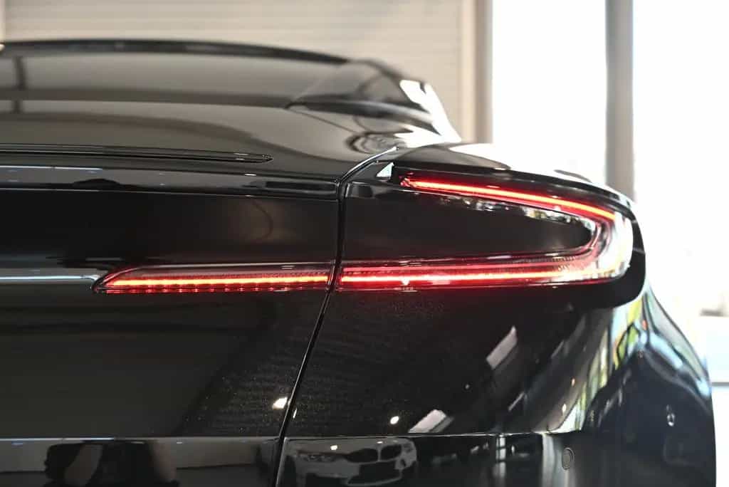 Aston Martin DB12 Coupe/Onyx Black/Sport Monotone/Dark Chrome 04/2026-photo-18